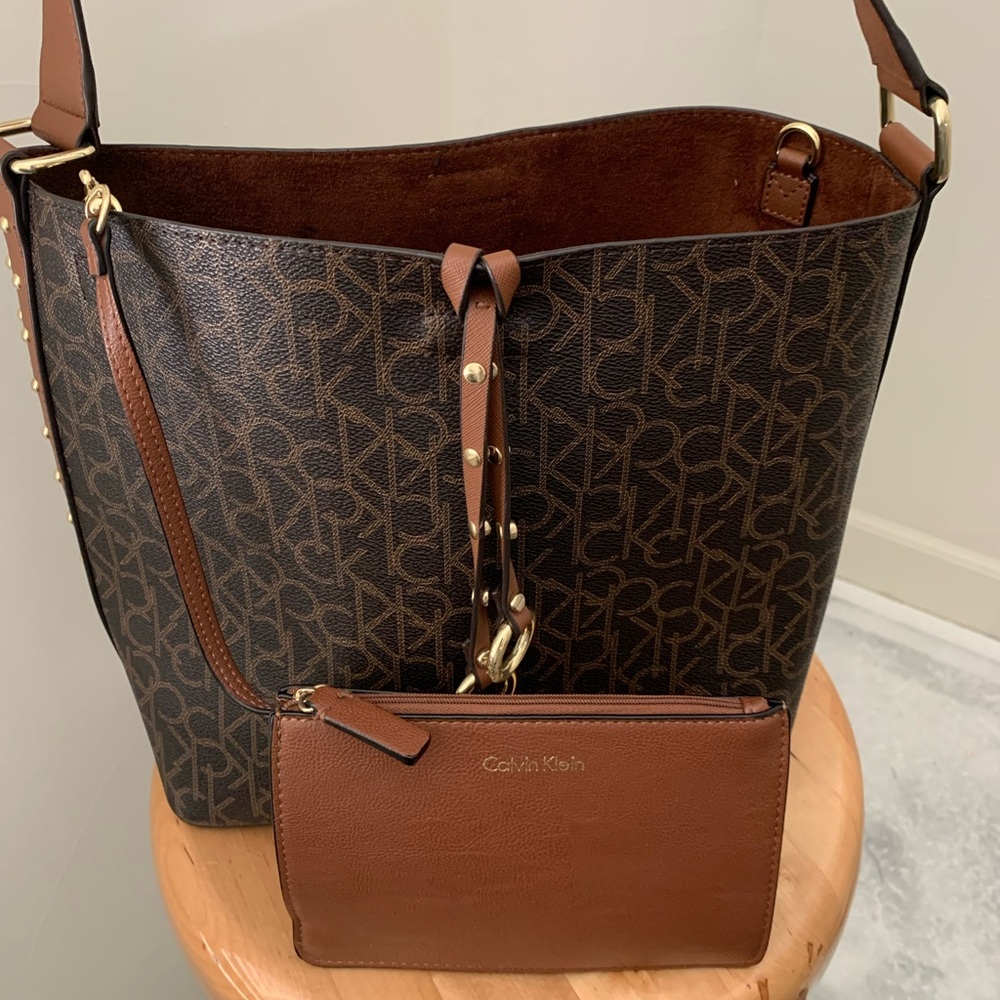 Calvin Klein Signature Shoulder Bag
